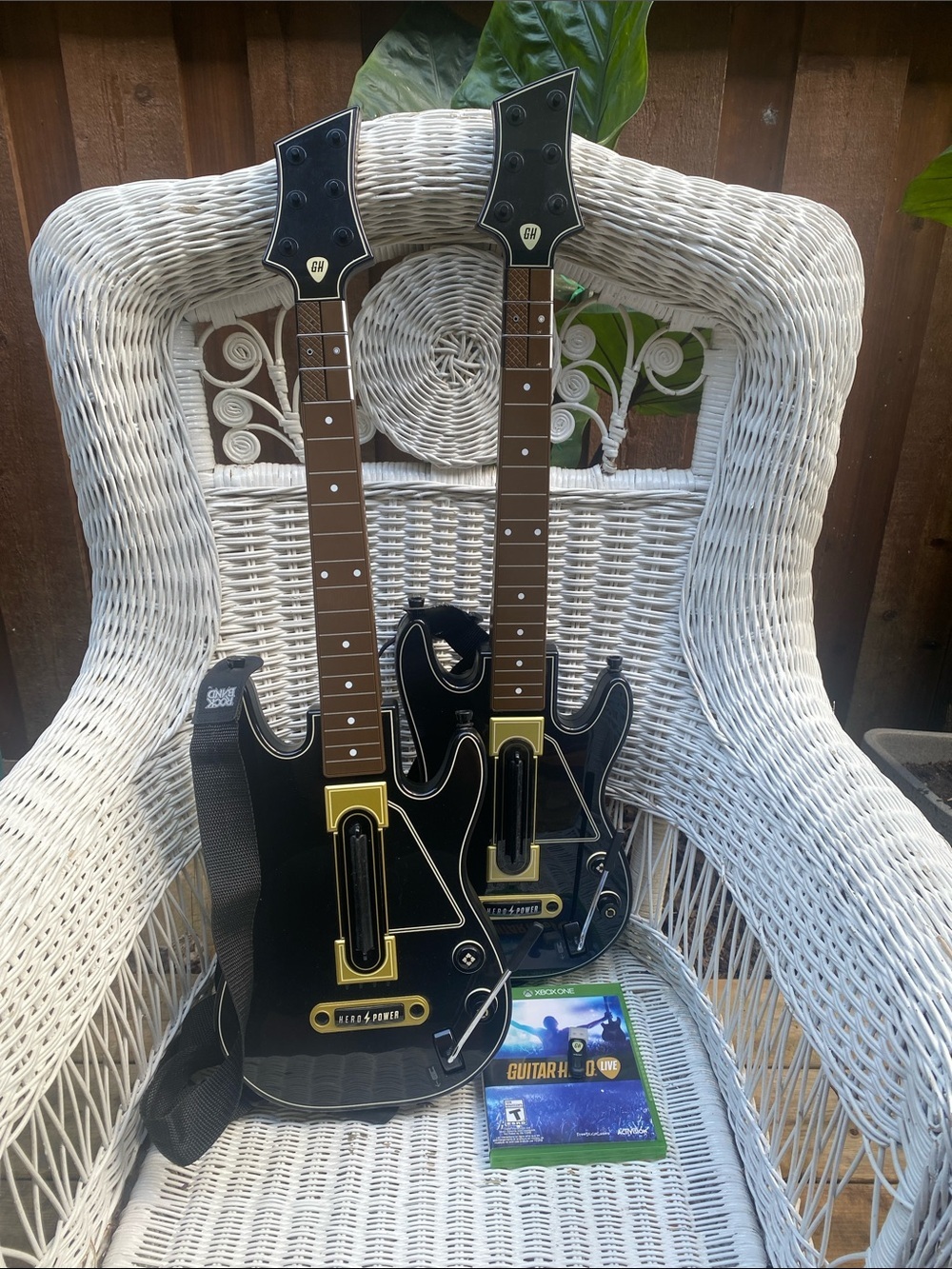X Box 1 2Wireless Dual  Guitar Controllers, Guitar Hero Live, 1 dongle, 2 straps